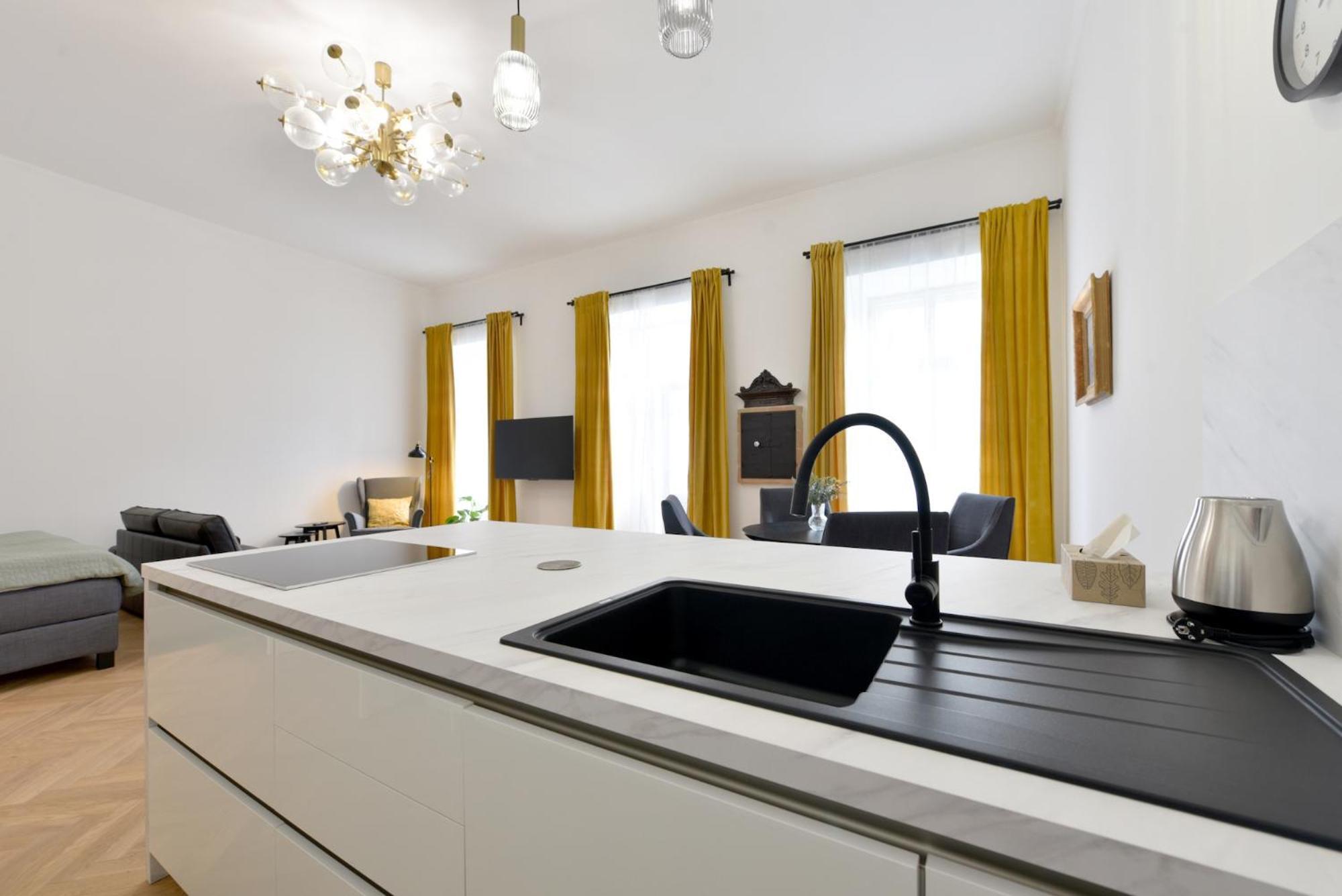 Apartman S Balkonom Тренчин Екстер'єр фото